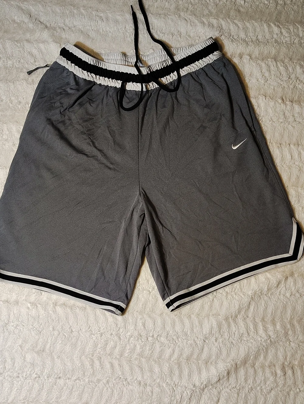 Nike Men's Gray and White Athletic Basketball Shorts